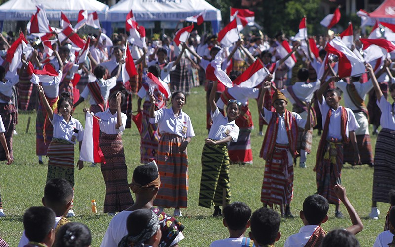 2.770 Pelajar Kupang Pakai Baju Adat Timor Tampilkan Tarian Lufut - Bagian 1