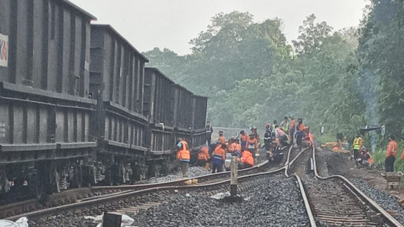 Ada Jalur Ambles, Perjalanan Kereta Api Lintas Tanjungkarang-Baturaja-Kertapati Dibatalkan