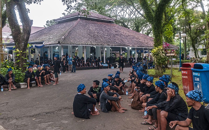 Ritual Seba Badui, Ribuan Warga Jalan Kaki ke Pendopo Rangkasbitung - Bagian 1