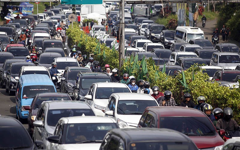 Suasana Kemacetan Panjang Jalur Wisata Puncak Pagi Ini - Bagian 1