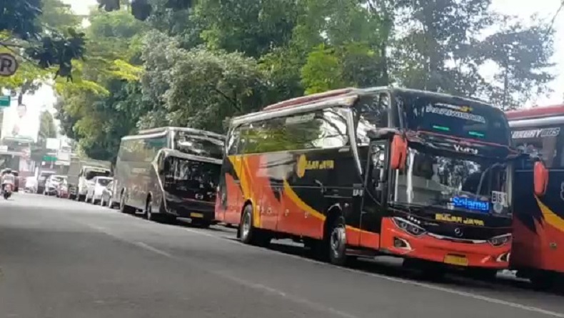 Lalu Lintas ke Objek Wisata Lembang KBB Padat, Kendaraan Antre 2 Kilometer
