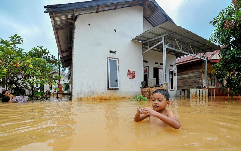 Ratusan Rumah di Kota Baru Jambi Terendam Banjir - Bagian 2