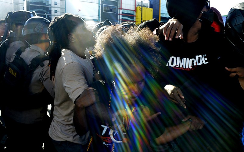 Peringatan Hari Buruh di Makassar Ricuh, 5 Mahasiswa Diamankan Polisi - Bagian 2