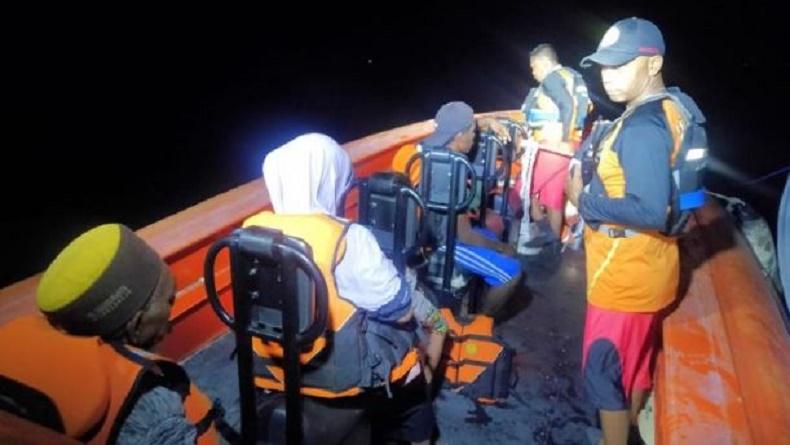 Perahu Patah Kemudi, 5 Nelayan Diselamatkan Basarnas Maumere usai Terombang-ambing