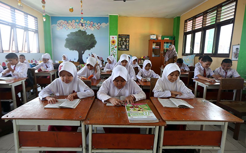 Suasana Hari Pertama Sekolah usai Libur Lebaran 2023 - Bagian 1