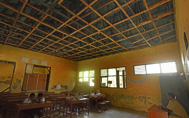 Potret Pendidikan di Banten, Meja-Atap Sekolah Rusak Tidak Diperbaiki Sejak 2012 - Bagian 1