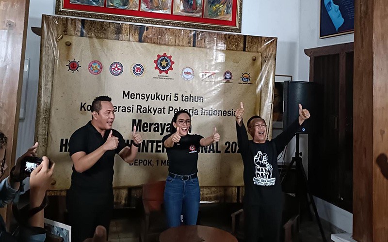 HUT ke-5 KRPI, Rumah Rieke Banjir Karangan Bunga dari Ketua MPR hingga Menteri - Bagian 1