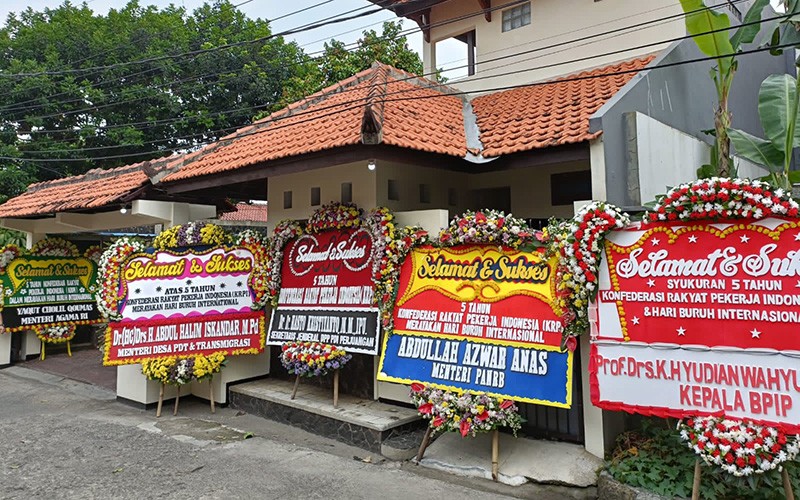 HUT ke-5 KRPI, Rumah Rieke Banjir Karangan Bunga dari Ketua MPR hingga Menteri - Bagian 4
