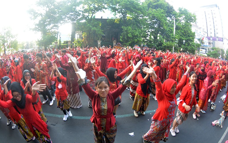 Belasan Ribu Penari Joget Bareng Meriahkan HUT ke-476 Kota Semarang - Bagian 1