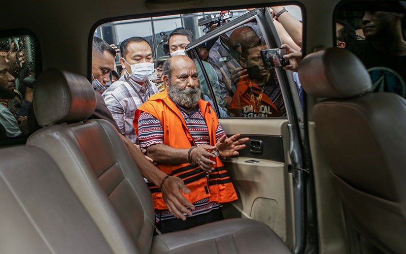 Tampilan Terkini Lukas Enembe jadi Tahanan KPK, Berjenggot Lebat Penuh Uban - Bagian 2