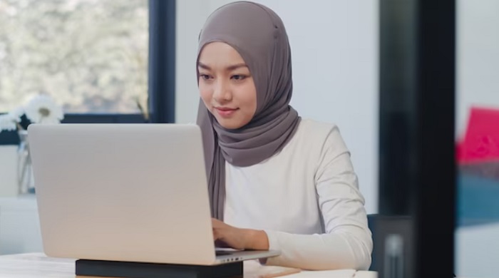 50 Contoh Kalimat Transitif dan Intransitif