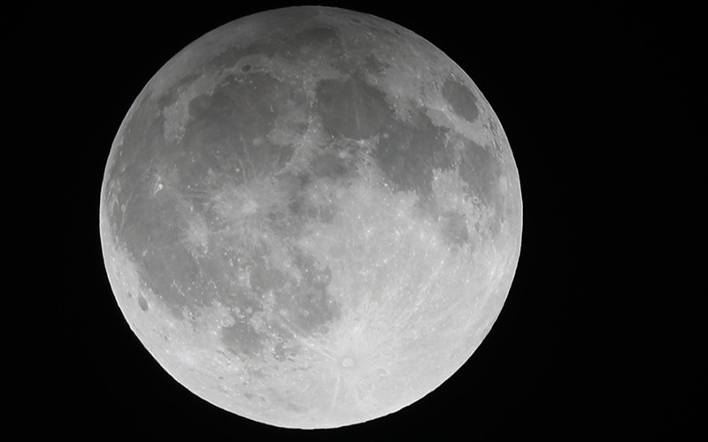 Foto Gerhana Bulan Penumbra Terlihat Jelas di Langit Banda Aceh - Bagian 1