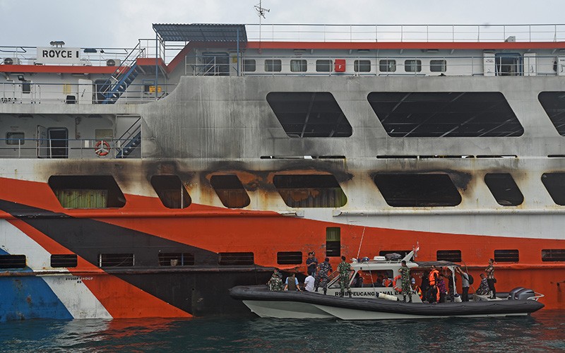 Melihat ke Dalam Bangkai Kapal Feri Terbakar di Pelabuhan Merak - Bagian 3