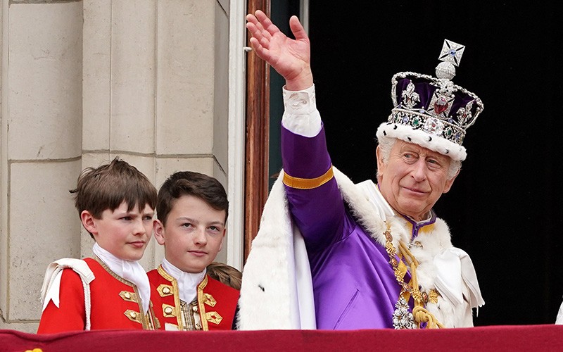 Foto-Foto King Charles III Pakai Mahkota Raja - Bagian 1