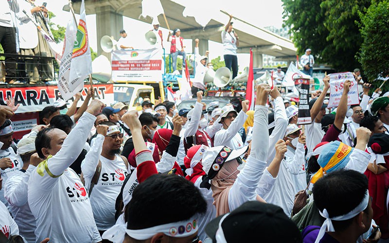 Ribuan Nakes Datangi Kemenkes Tolak RUU Kesehatan Omnibus Law - Bagian 2