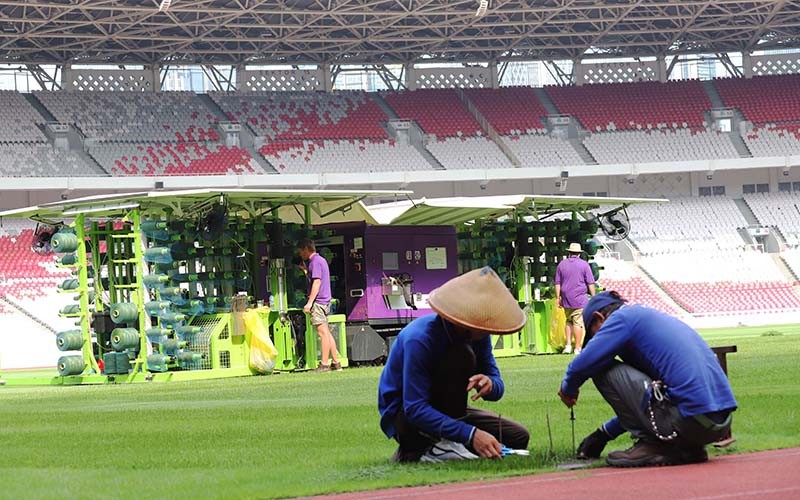 Begini Proses Pemasangan Rumput Sintetis Stadion GBK dengan Mesin Jahit - Bagian 1