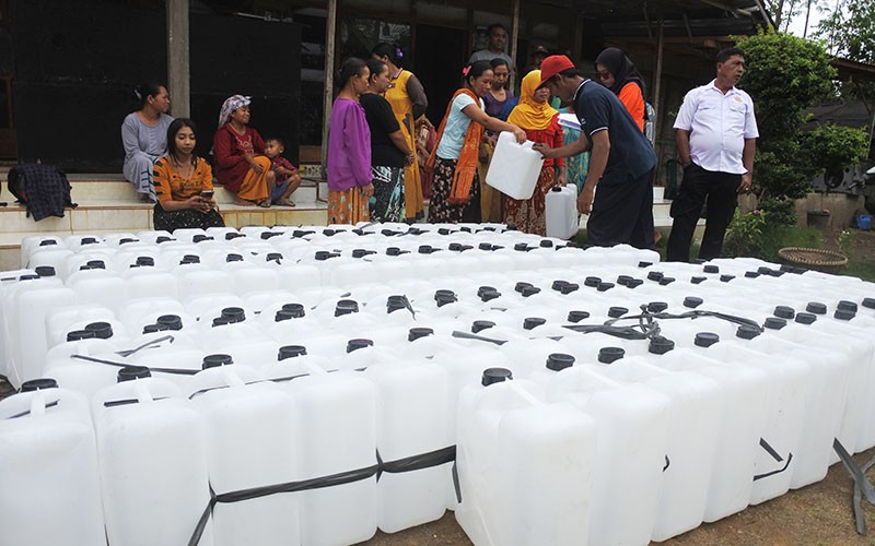 Distribusi Air Bersih untuk Warga Situbondo - Bagian 2