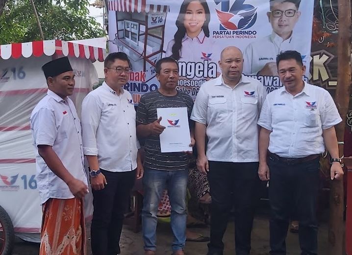 Dapat Bantuan Gerobak Perindo, Penjual Martabak Doakan Partai Perindo Sukses