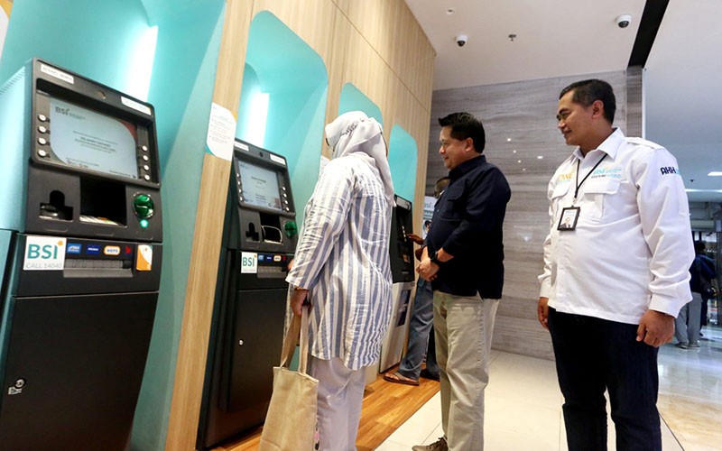Layanan ATM BSI Sudah Pulih, Nasabah Kembali Bertransaksi - Bagian 2
