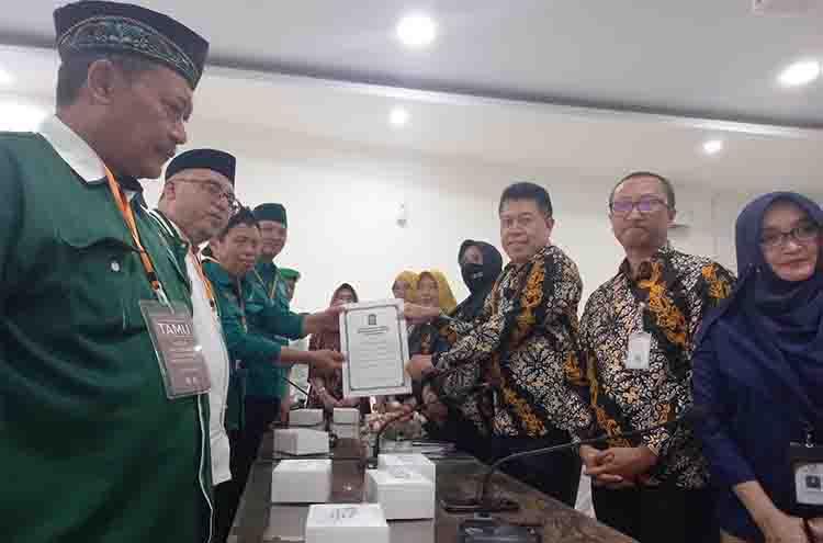 PKB Kota Magelang Daftar Bacaleg ke KPU Diiringi Barongsai dan Hadroh
