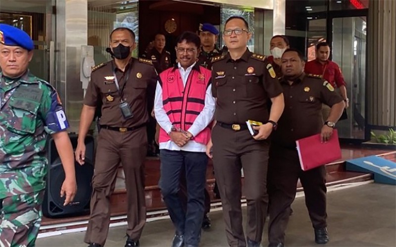 Penampakan Menkominfo Johnny G Plate Diborgol Pakai Rompi Tahanan Kejagung - Bagian 1