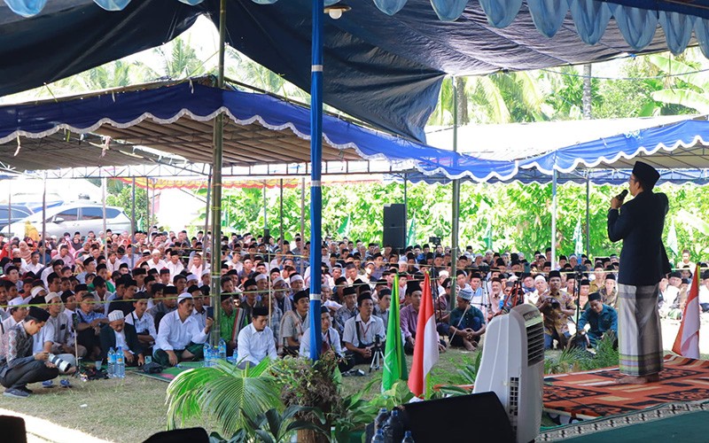 TGB Zainul Majdi Beri Ijazah Hadis Keberkahan pada Tabligh Akbar Lombok Utara - Bagian 2