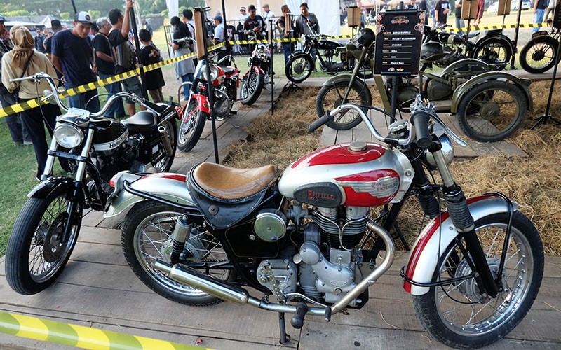Pameran Motor Kuno Produksi Eropa dan Amerika di Benteng Vastenburg Solo - Bagian 1
