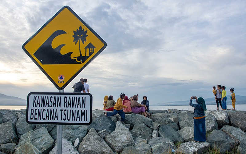 Pantai Teluk Palu Dipasang Tanda Bahaya Tsunami - Bagian 1