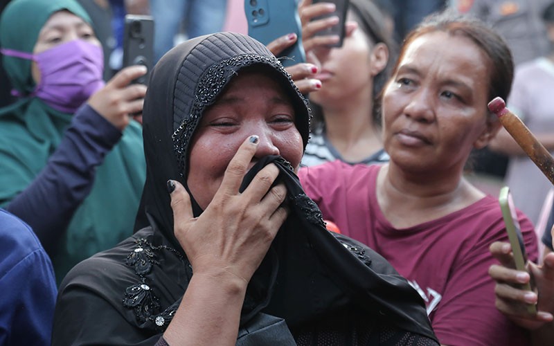 Eksekusi Rumah di Ternate Ricuh Diwarnai Tangisan Warga - Bagian 1