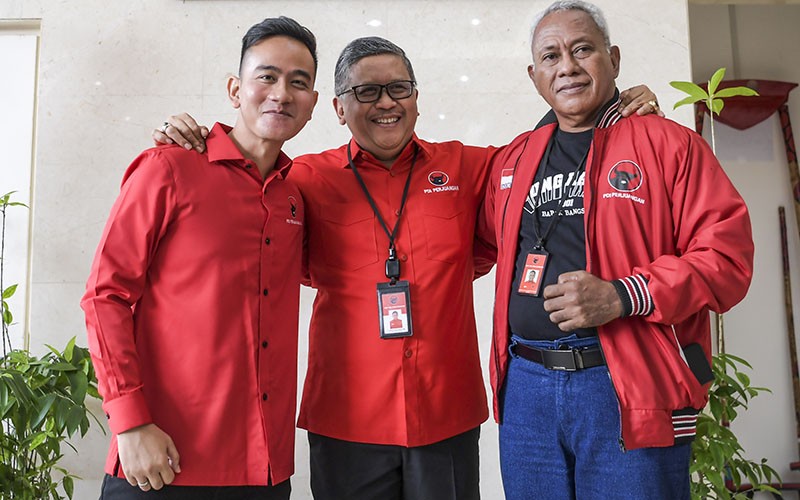 Ekspresi Gibran usai Dipanggil DPP PDIP soal Dukungan Relawan kepada Prabowo - Bagian 3