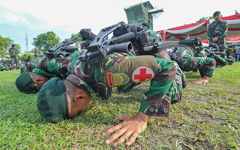 Prajurit TNI Sujud Syukur usai Bertugas di Papua Selama 14 Bulan - Bagian 1