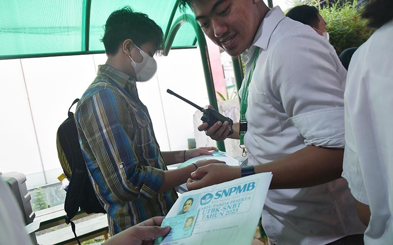 Peserta UTBK-SNBT Diperiksa Ketat untuk Menghindari Kecurangan - Bagian 2