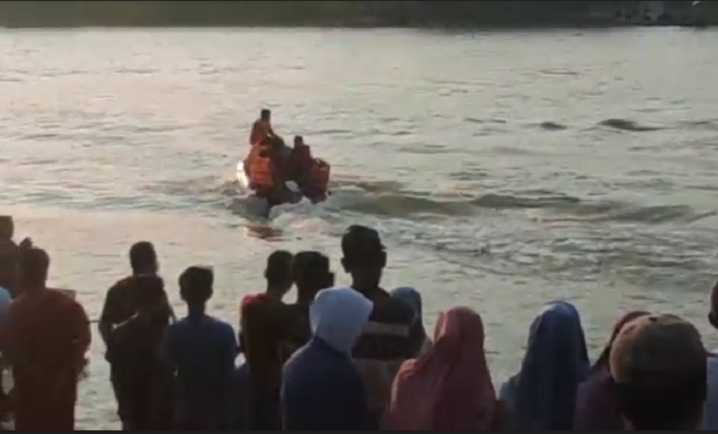 Lompat dari Perahu Penyeberangan, Warga Lamongan Hilang Terseret Arus Bengawan Solo