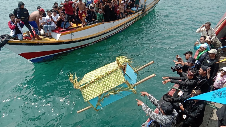 Ritual Labuh Saji Nelayan Palabuhanratu Sukabumi Masuk KEN 2023