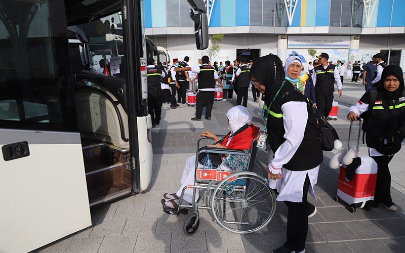 Jemaah Haji Indonesia Manfaatkan Layanan Cepat Imigrasi Pemerintah Arab Saudi - Bagian 2
