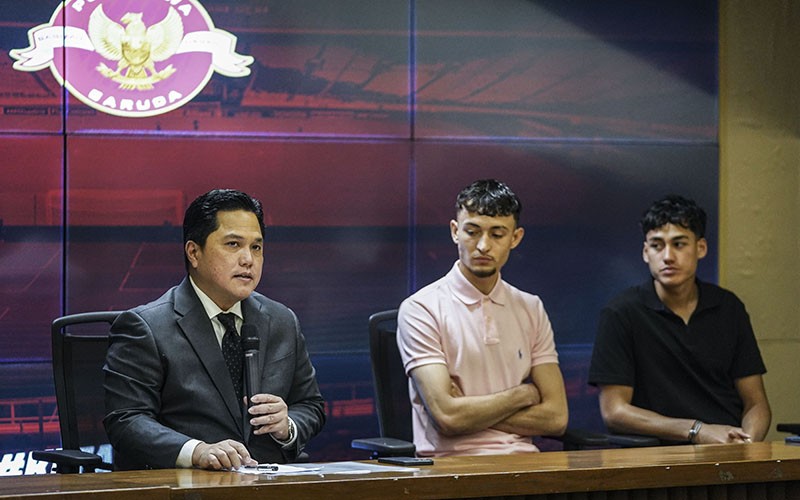 Pemain Naturalisasi Struick dan Jenner Pamer Jersey Timnas Indonesia - Bagian 2