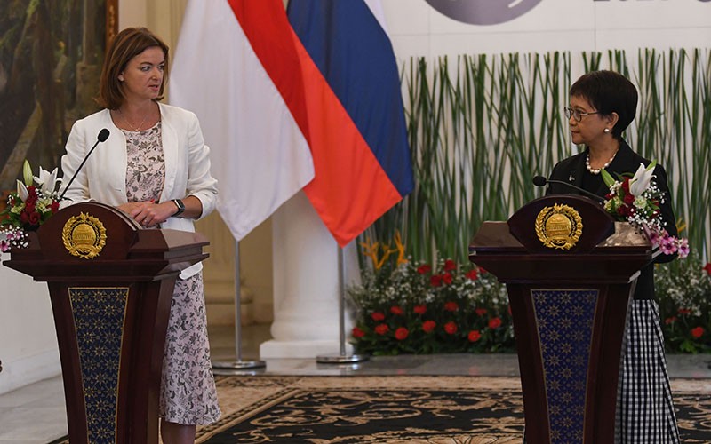 Pertemuan Menteri Retno Marsudi dengan Menlu Slovenia Tanja Fajon - Bagian 2