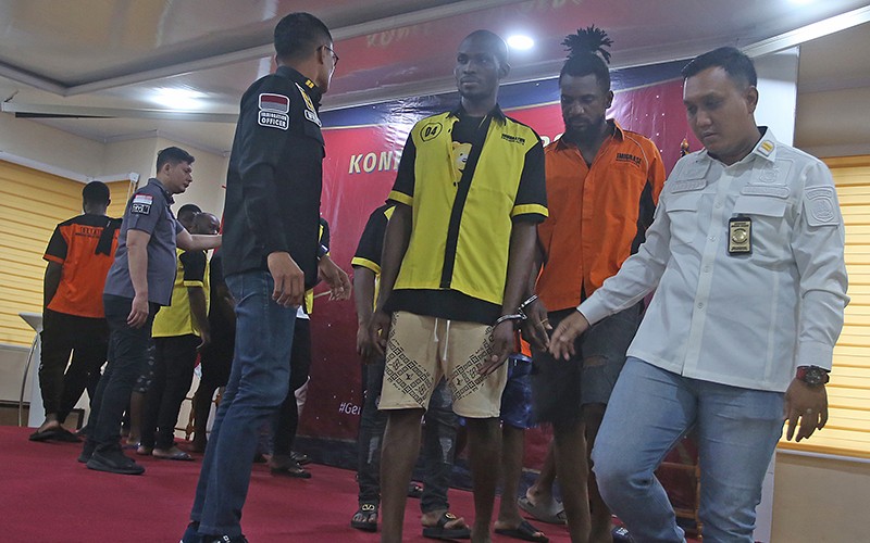 17 WNA Bikin Resah Warga Cengkareng Diamankan Petugas Imigrasi - Bagian 2