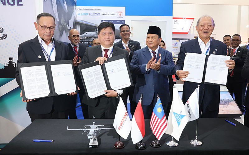 Prabowo Saksikan Penandatanganan Kerja Sama PTDI dan Malaysia - Bagian 1