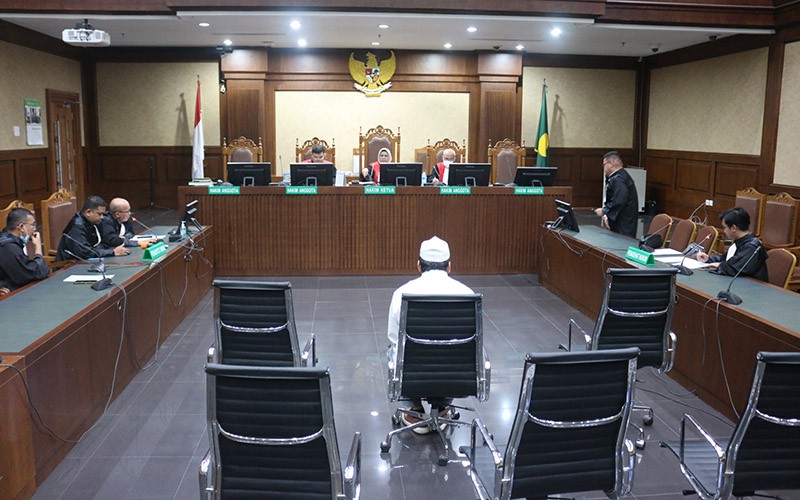 AKBP Bambang Kayun Pakai Peci Jalani Sidang Perdana Kasus Suap - Bagian 3