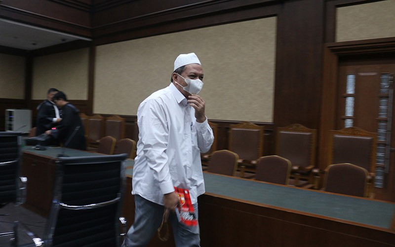 AKBP Bambang Kayun Pakai Peci Jalani Sidang Perdana Kasus Suap - Bagian 2