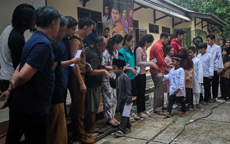 Para Pemain dan Kru Sinetron Cinta Lama Bersatu Kembali Gelar Syukuran  - Bagian 4