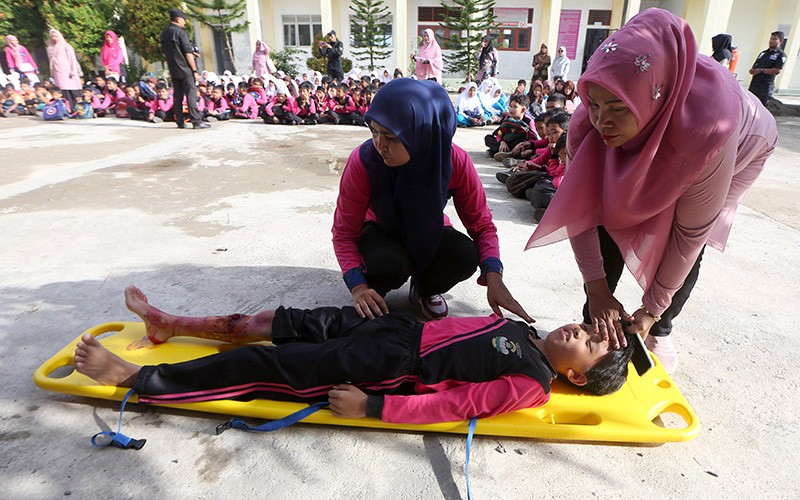 Pelajar SD dan SMP di Aceh Ikuti Simulasi Penanganan Gempa - Bagian 2
