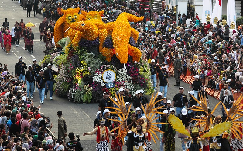 Pawai Bunga dan Budaya Meriahkan HUT ke-730 Kota Surabaya - Bagian 1