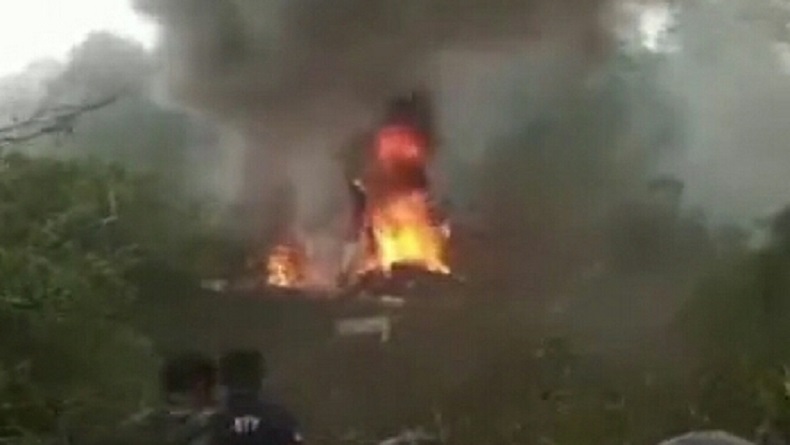 Helikopter TNI AD Jatuh di Area Perkebunan Rancabali Bandung, Warga Panik