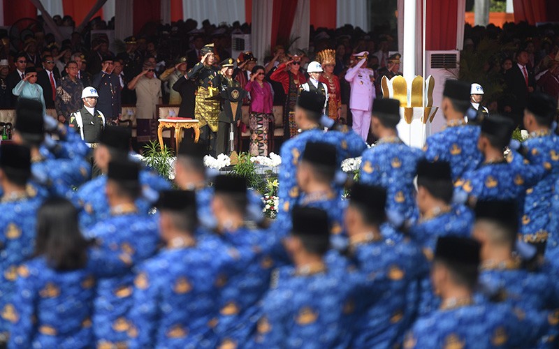 Pakai Baju Adat Presiden Jokowi Pimpin Upacara Hari Lahir Pancasila di Monas - Bagian 1