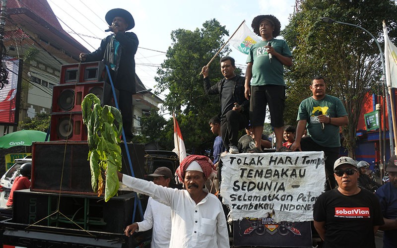 Aksi Warga Jember Tolak Hari Tanpa Tembakau Sedunia - Bagian 2