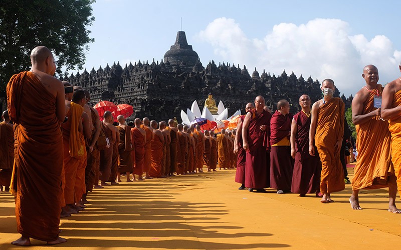 Detik-Detik Waisak 2023 di Candi Borobudur - Bagian 1