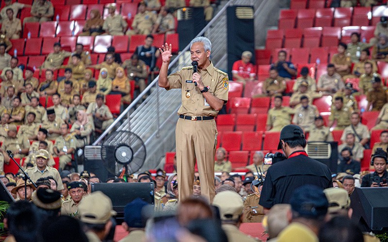 Ganjar Pranowo Kumpulkan Ribuan Kades se-Jawa Tengah - Bagian 1