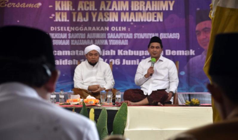 Gus Yasin dan KHR Azaim Ibrahimy Bekali Seribuan Santri Semangat Cinta Tanah Air